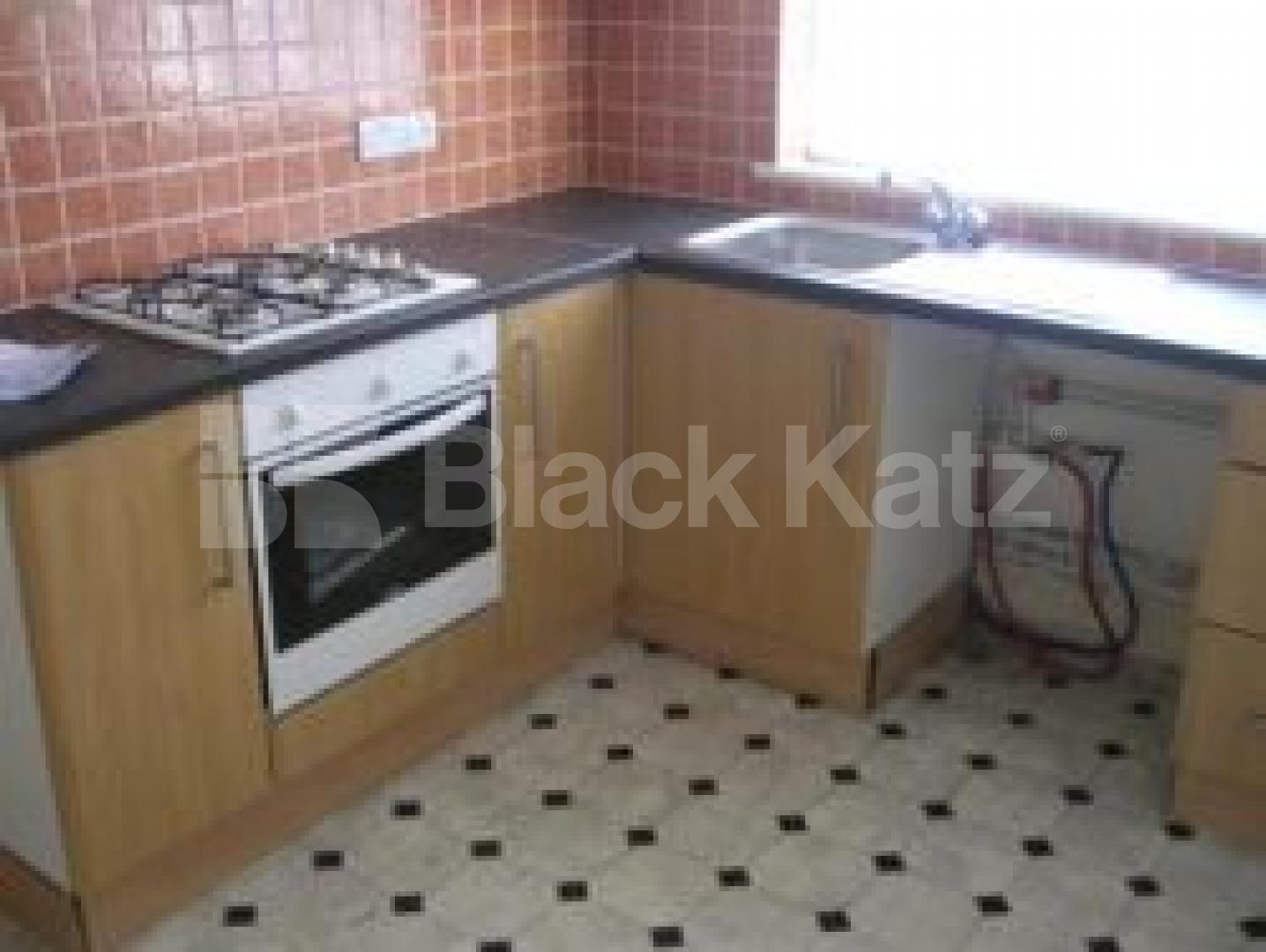 			2 Bedroom, 1 bath, 1 reception Flat			 Colney Hatch Lane, MUSWELL HILL N10